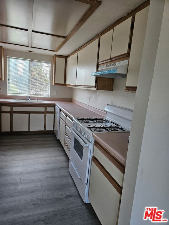 Building Photo - 16346 Eucalyptus Ave