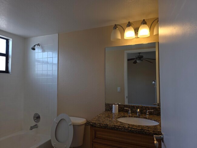 Building Photo - 1542 Lake Crystal Dr