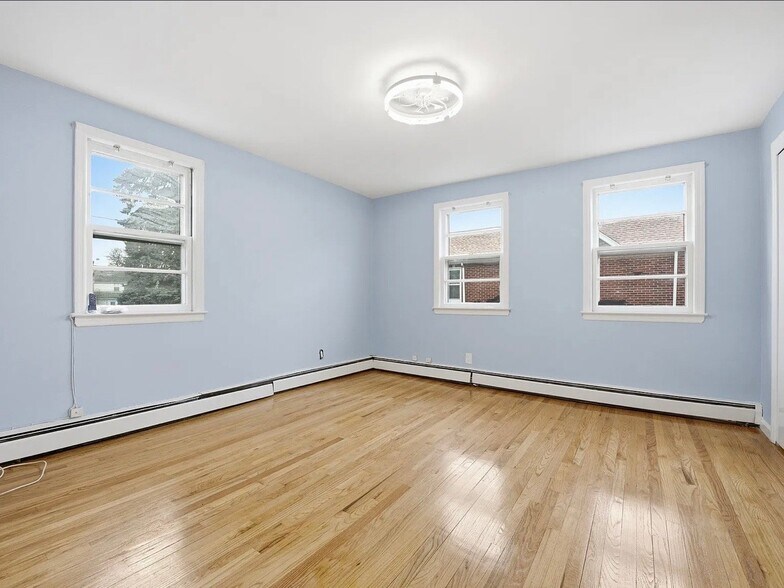 Building Photo - 305 N Terrace Ave