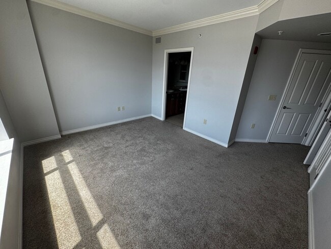 Building Photo - Penterra Plaza Condo with Amazing Panorami...