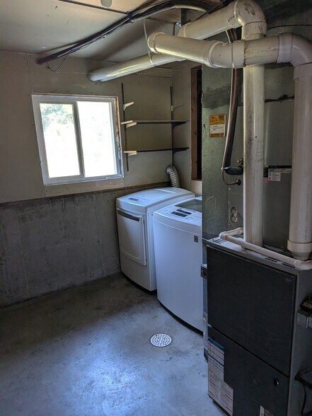lower level laundry - 1608 23rd Ave