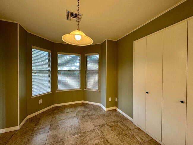 Building Photo - Single Family Home Available in Windmill Hill