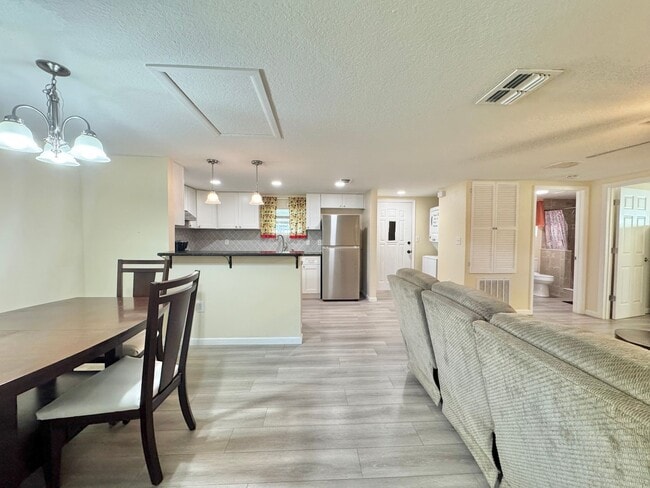 Building Photo - Furnished Apartment - Auburndale