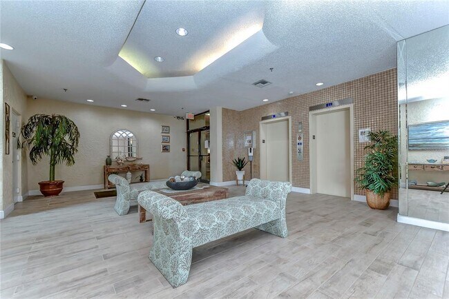 Building Photo - 6322 Palma Del Mar Blvd S
