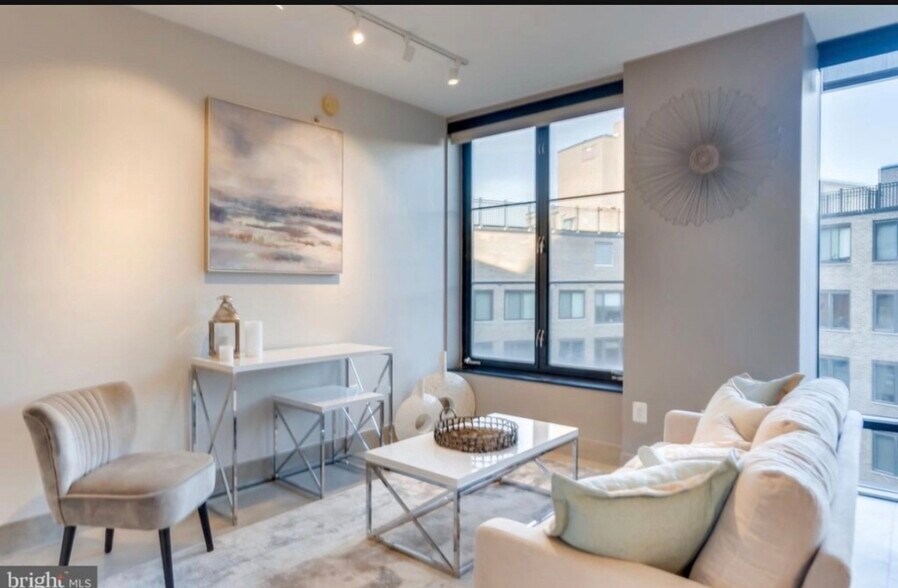 Building Photo - 1133 14th St NW
