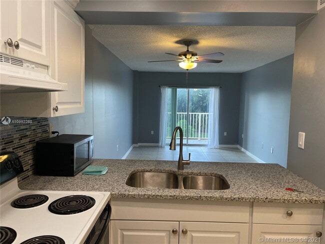 Building Photo - 16465 NE 22nd Ave