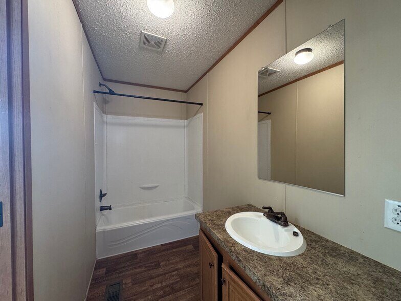 Building Photo - 4170 Lilac Ln