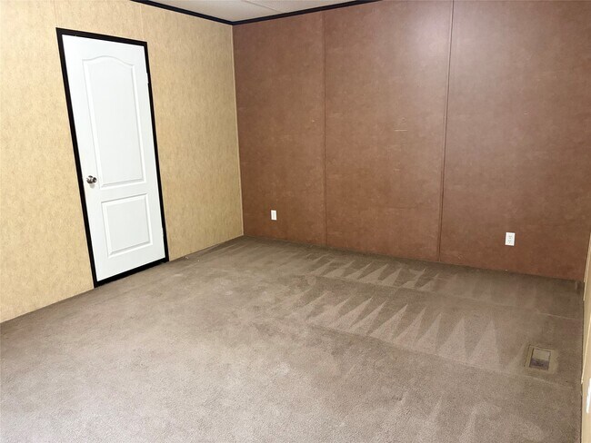 Building Photo - 215 Live Oak St