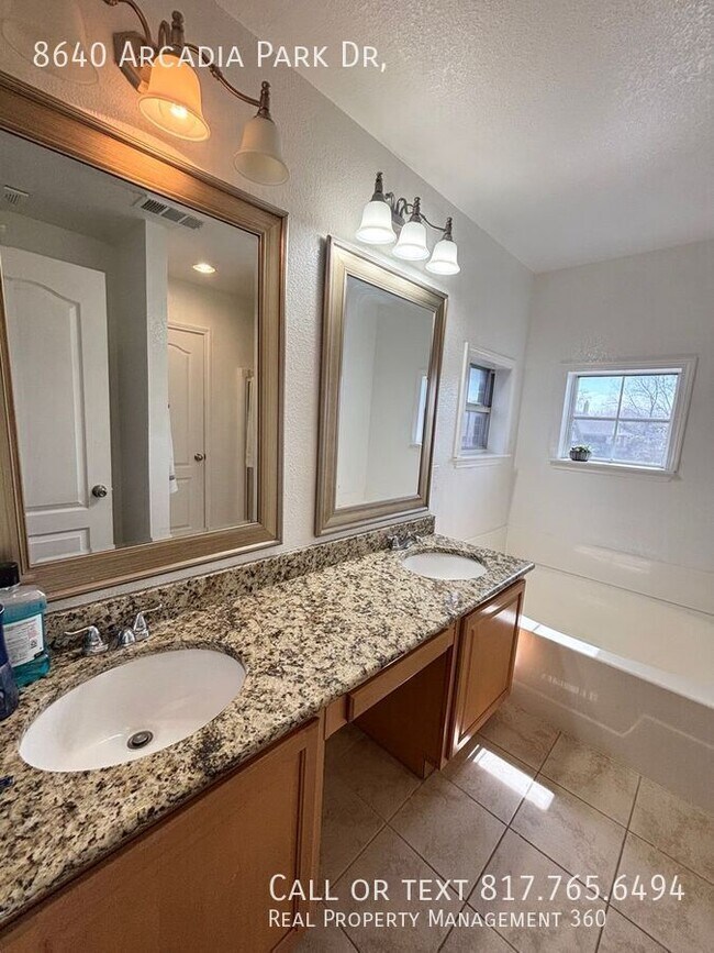 Building Photo - 8640 Arcadia Park Dr