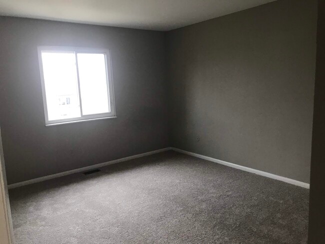 Building Photo - 5685 Coach Dr E