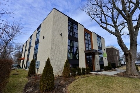 Primary Photo - Marquis Middle Apartments