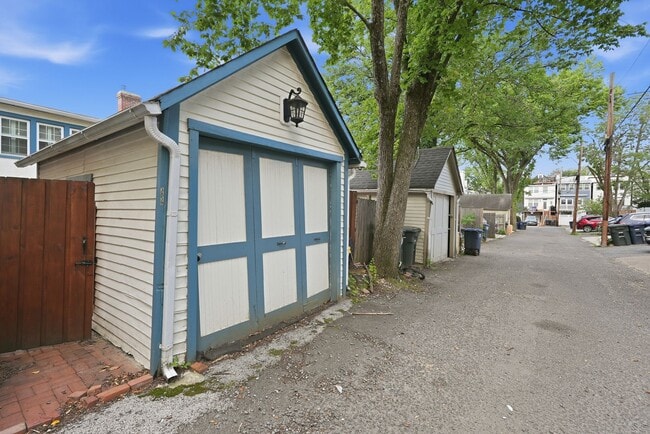 Building Photo - Glover Park Townhome | 4 Bed | 3.5 Bath | 2,500 Sf | Large Front Porch & Fenced-In Backyard w/ Deck
