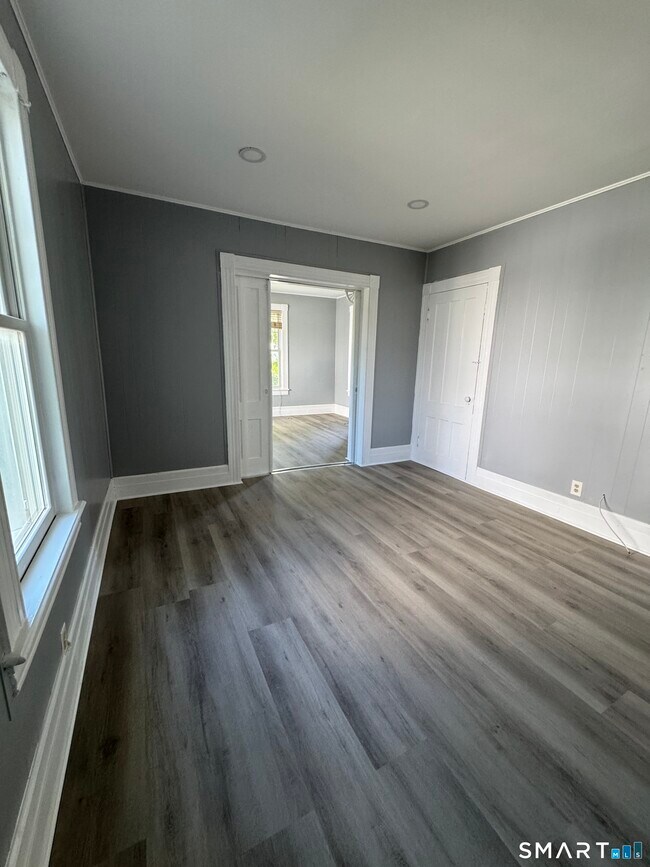 Building Photo - 11 Betts Pl