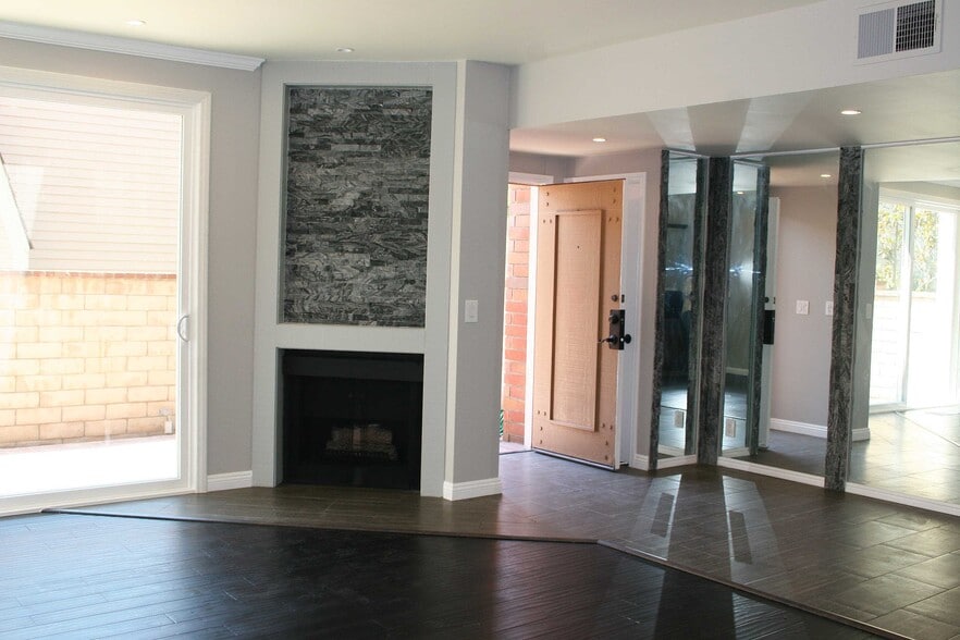 Building Photo - 13065 Mindanao Way