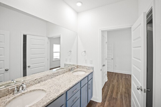 Building Photo - DON'T MISS OUT!