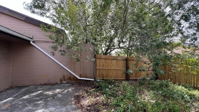 Building Photo - 112 Dahlia Village Cir