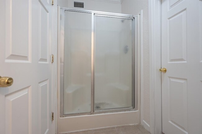 Building Photo - 114 Cedar St