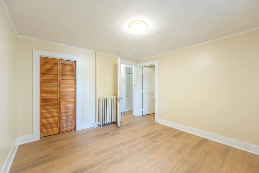 Bedroom with radiator heat and walk-in closet - 39 Homer Ave