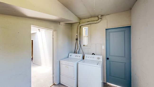 Building Photo - Charming 2 Bedroom 1 Bathroom Single Famil...