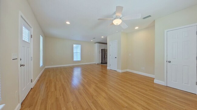 Building Photo - Beautiful 2 Bedroom Home in San Marco read...