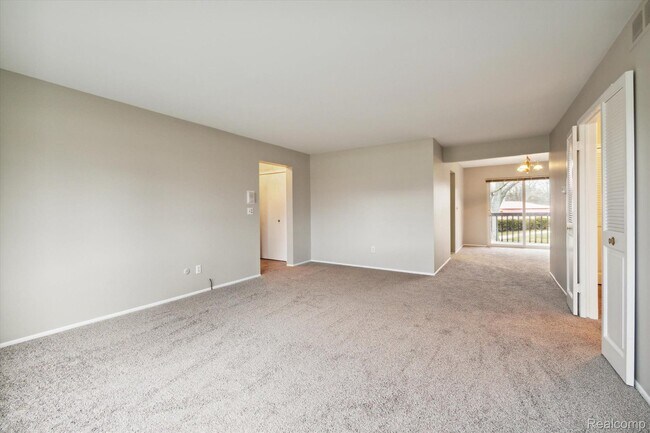 Living room - 42536 Woodward Ave