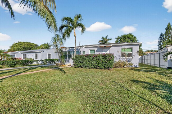 Building Photo - 823 Avenida Hermosa