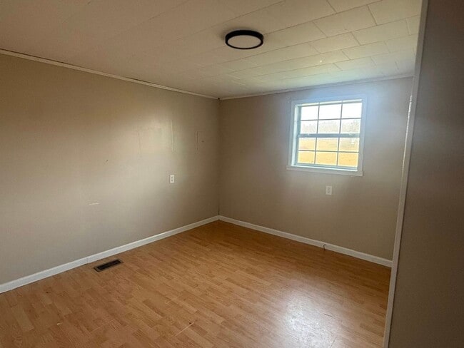 Building Photo - 585 Pleasant Hill Rd