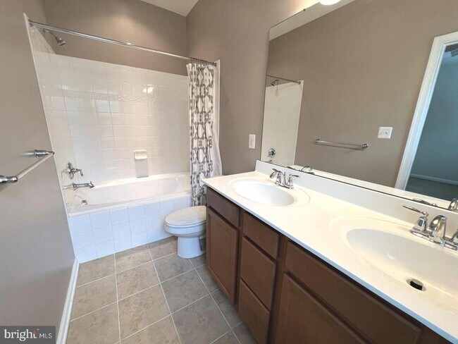 Building Photo - 356 Paladium Ct