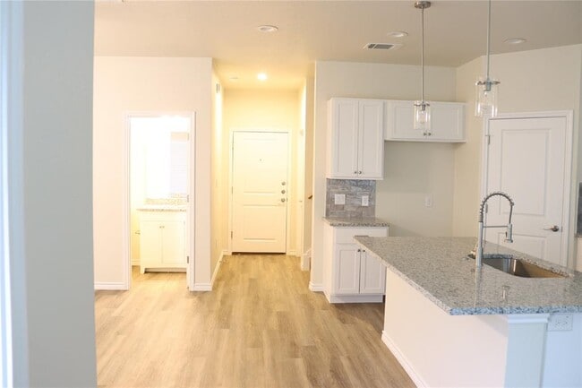 Building Photo - 518 Whirlaway Dr