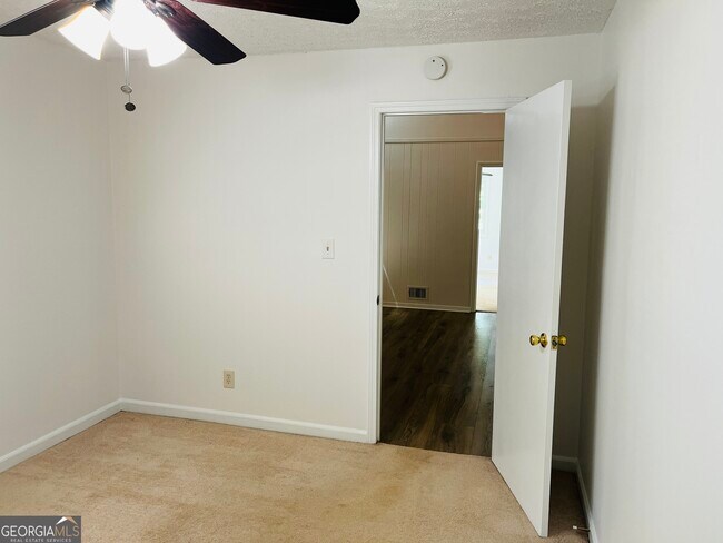 Building Photo - 2289 Roscoe Rd