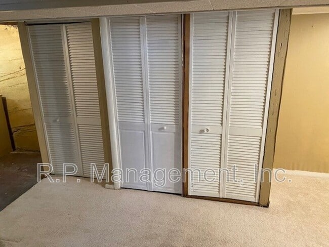 Building Photo - 4221 Harriet Ave