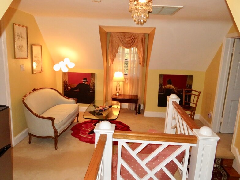 Building Photo - 1044 26th St S