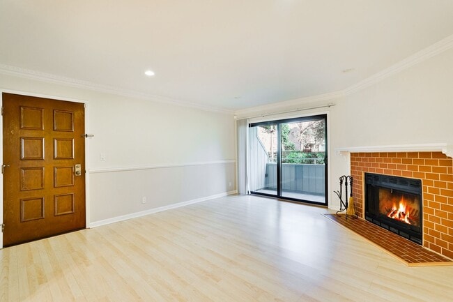 Building Photo - 2/2 Downstairs Condo in a Great Location Nestled Behind EBAY in The Hamilton Corners Community