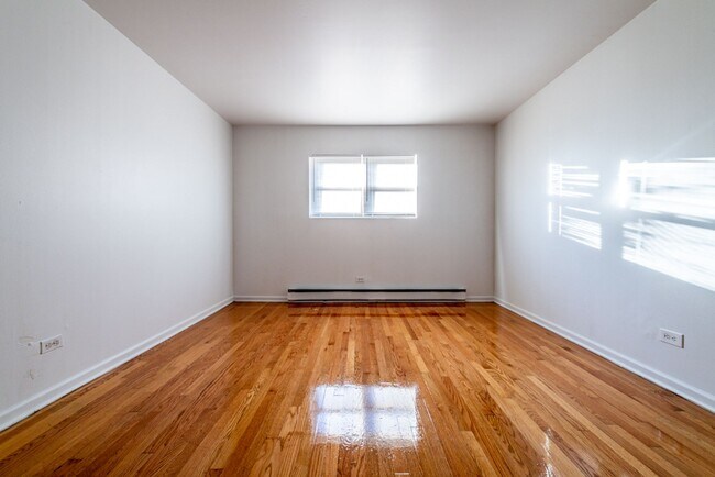 Building Photo - 2110 S 5th Ave