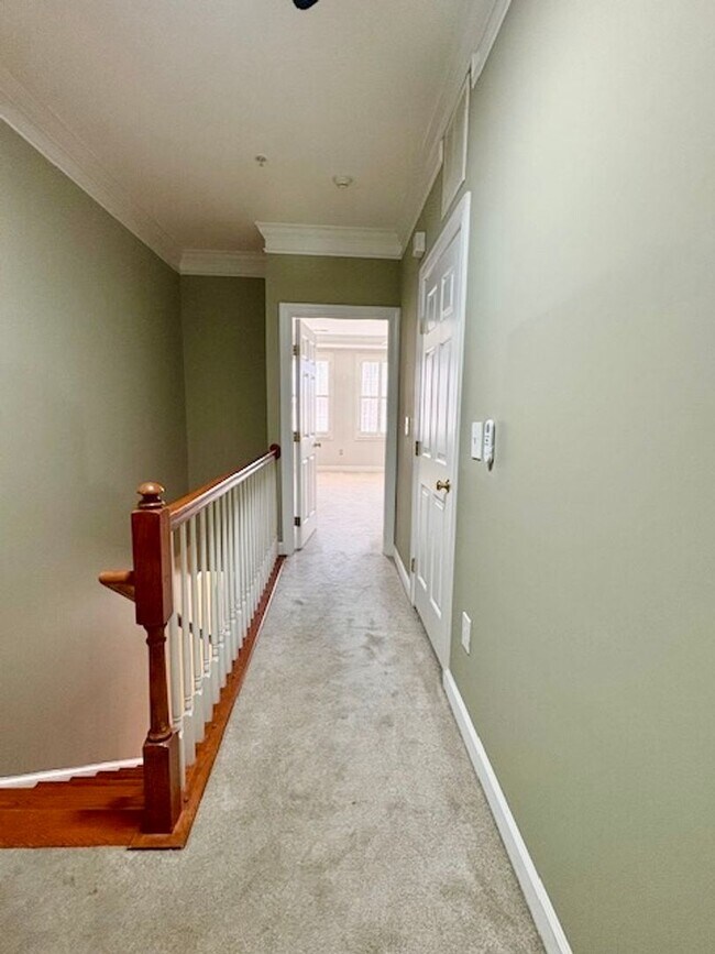 Building Photo - 645 Whetstone Glen St