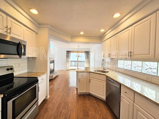 Building Photo - 1390 Braewood Ave