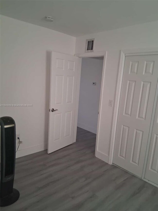 Building Photo - 400 NE 161st St