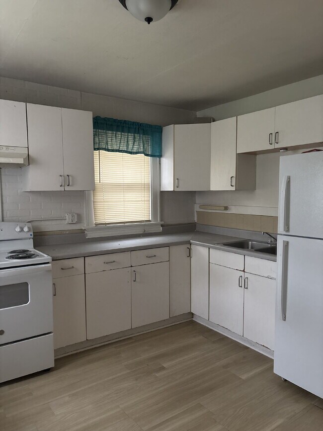Building Photo - "3-Bed Home on Plover Ave - Cozy Living in...