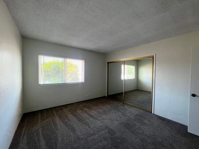 Building Photo - 4351 Green Ave