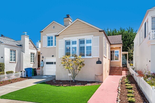 Building Photo - LAKESIDE HOUSE FOR RENT - $5,400