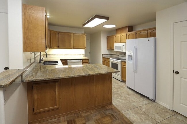 Building Photo - Beautiful updated pet-friendly condo in the Lewiston Orchards