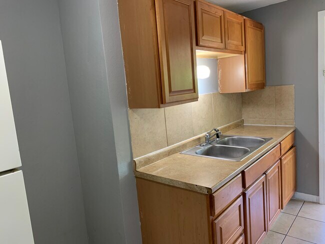 Building Photo - 2815 Primrose Ave