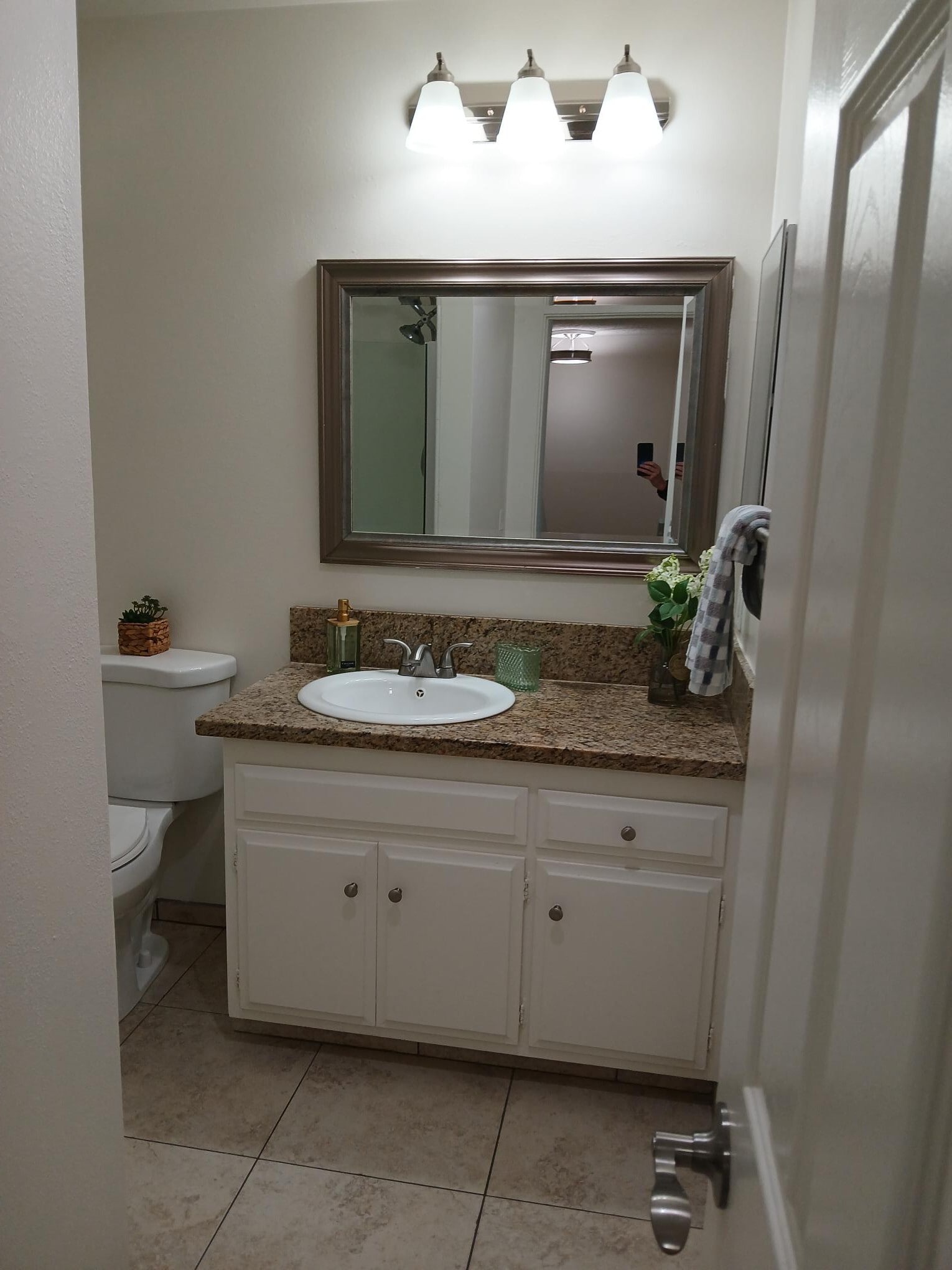 Building Photo - 851 Amigos Way