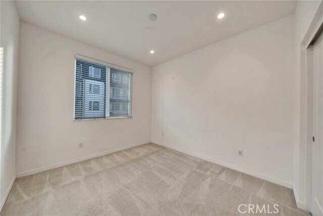 Building Photo - 120 Schick
