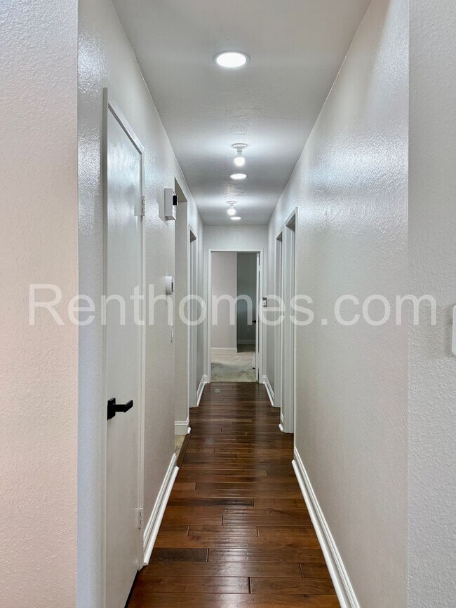 Building Photo - 11872 Bernardo Terrace