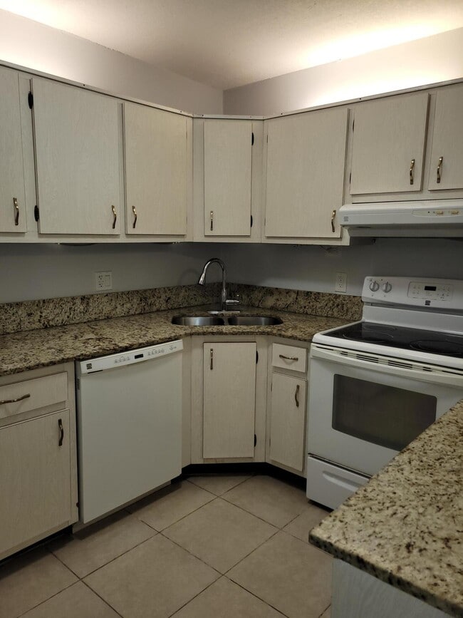 Building Photo - 5993 La Pinata Blvd