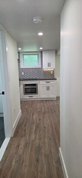 Building Photo - 60 Waterbury Pky