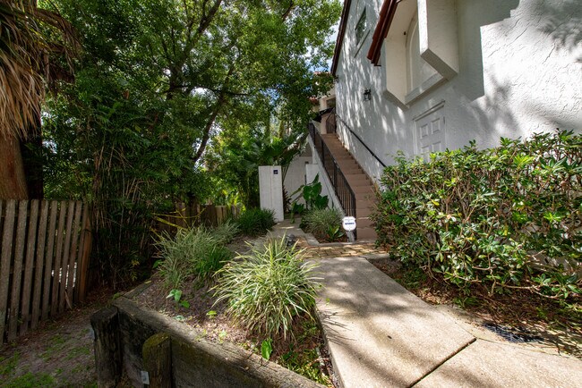 Primary Photo - 502 Via Del Oro Dr