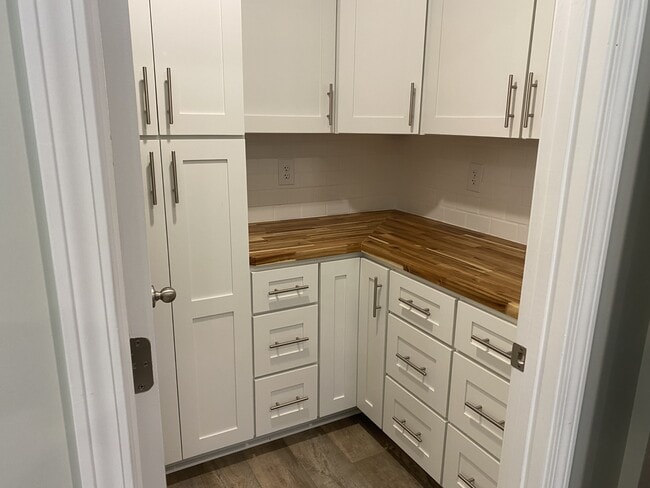 Building Photo - 423 High Ridge Ct