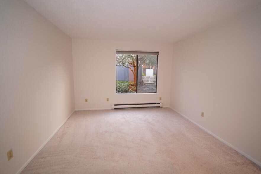 Building Photo - 11104 NE 68th St